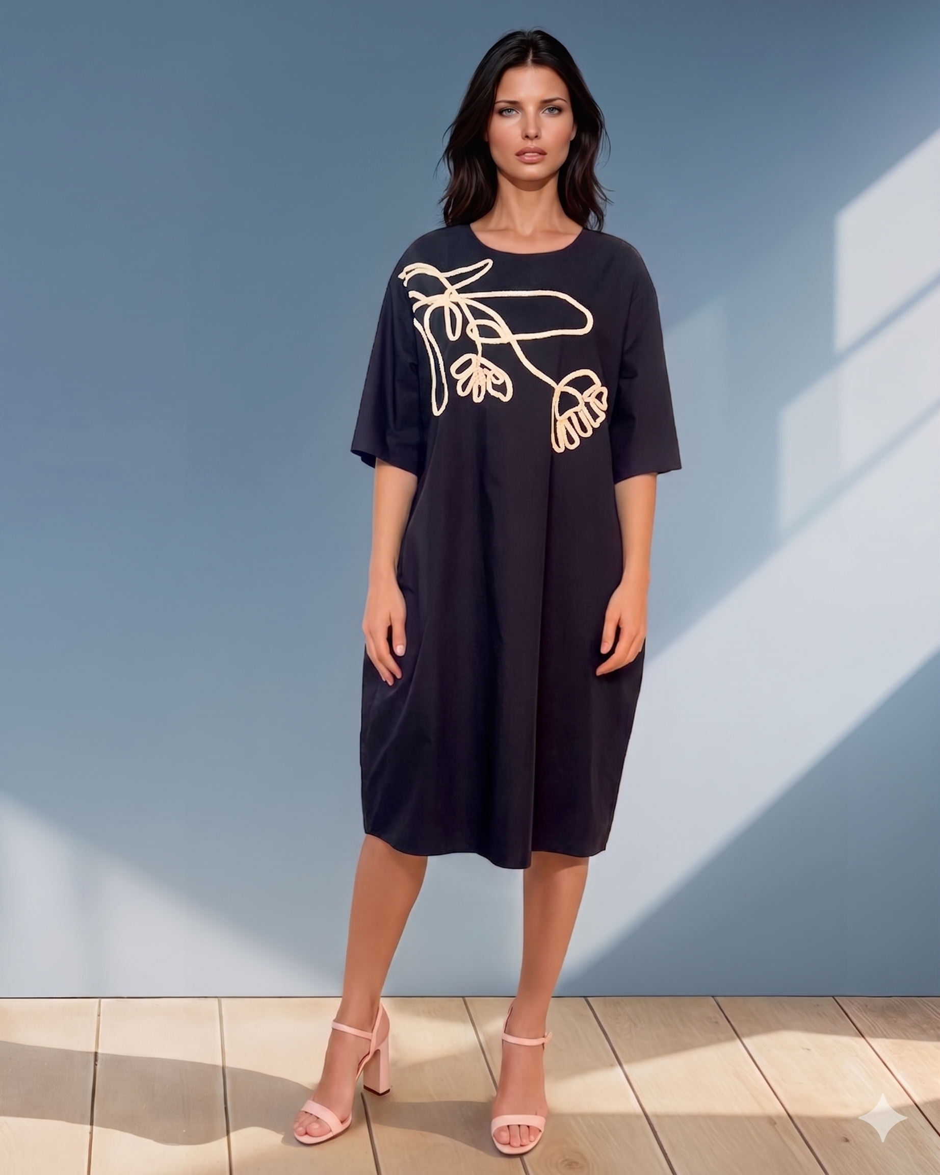 Rochie cu floare brodată în partea de sus negru-alb PR872