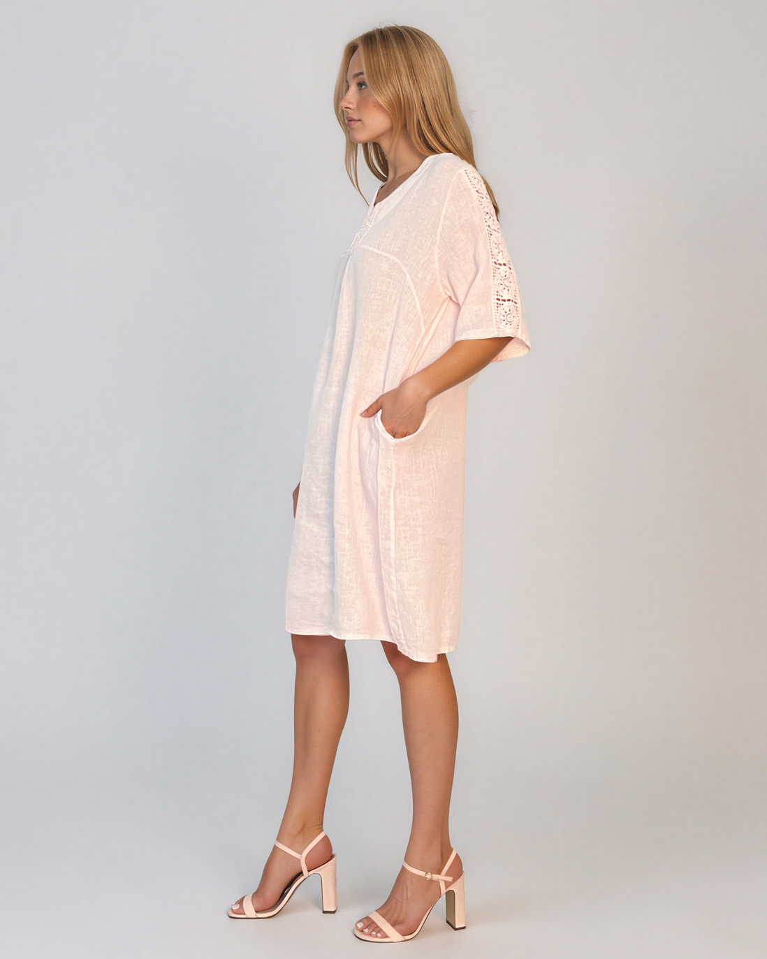 Rochie din in cu broderie la mâneci și decolteu roz PR988