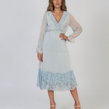Rochie din mătase cu decolteu în V și dantelă bleu PN016
