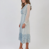 Rochie din mătase cu decolteu în V și dantelă bleu PN016
