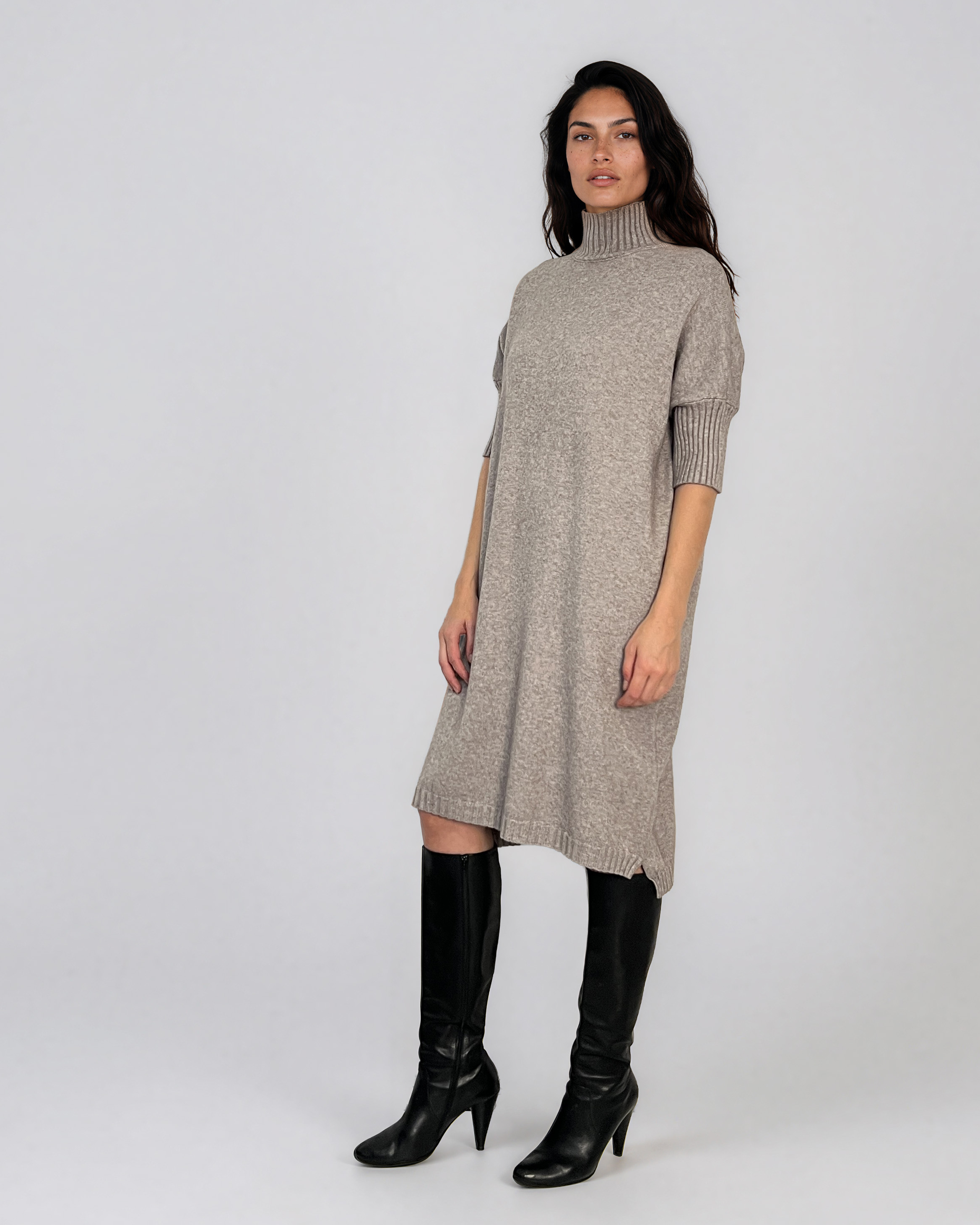 Rochie din tricot cu guler înalt grej PN141