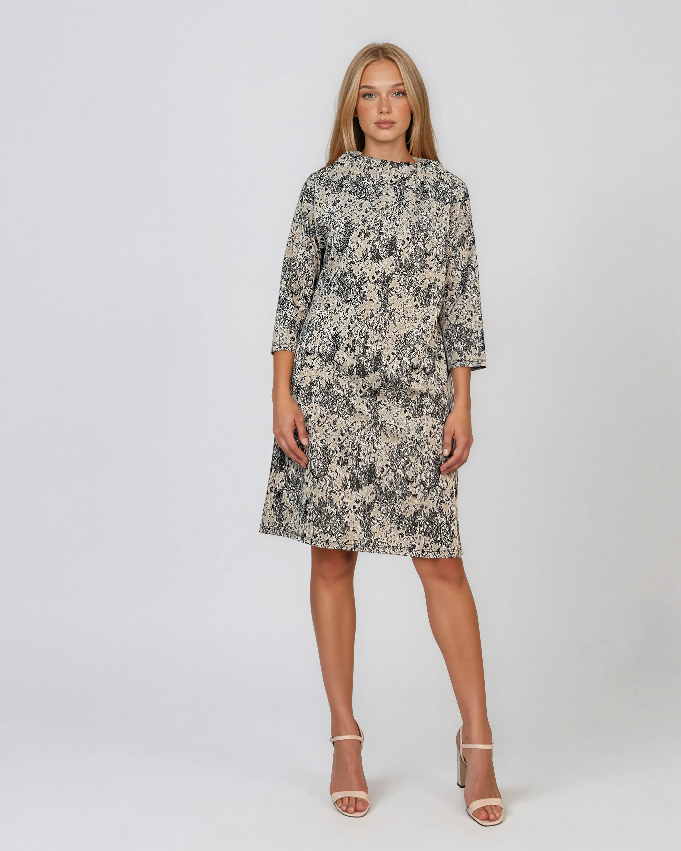 Rochie dreaptă cu pensă la gât crem PN080