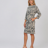 Rochie dreaptă cu pensă la gât crem PN080