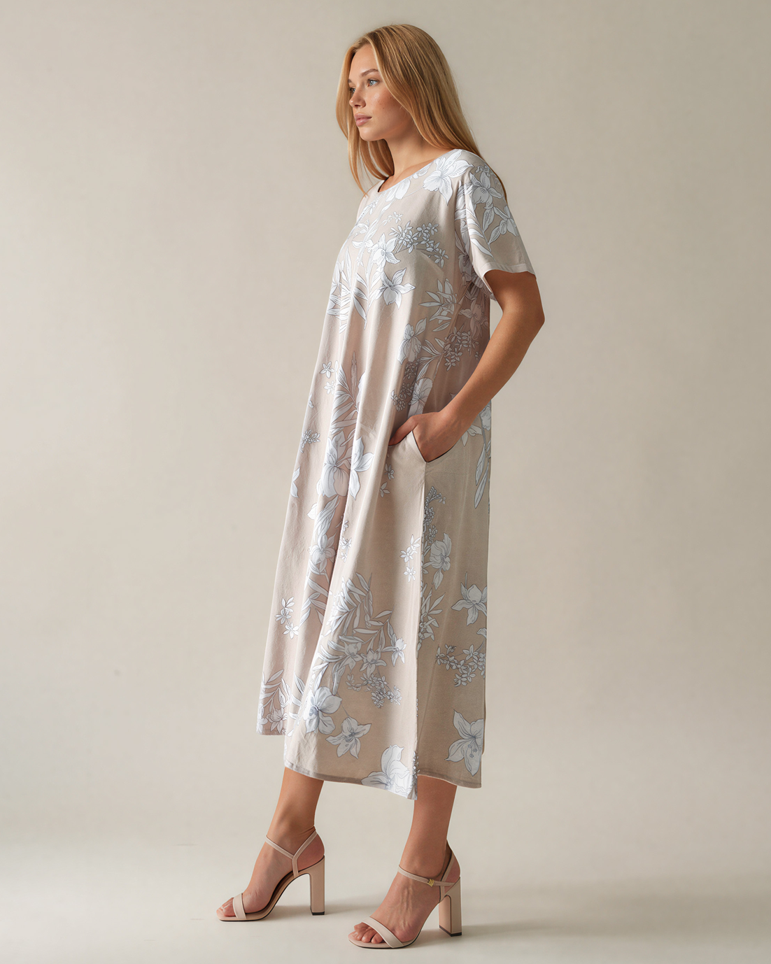 Rochie largă cu print floral și buzunare crem PR993