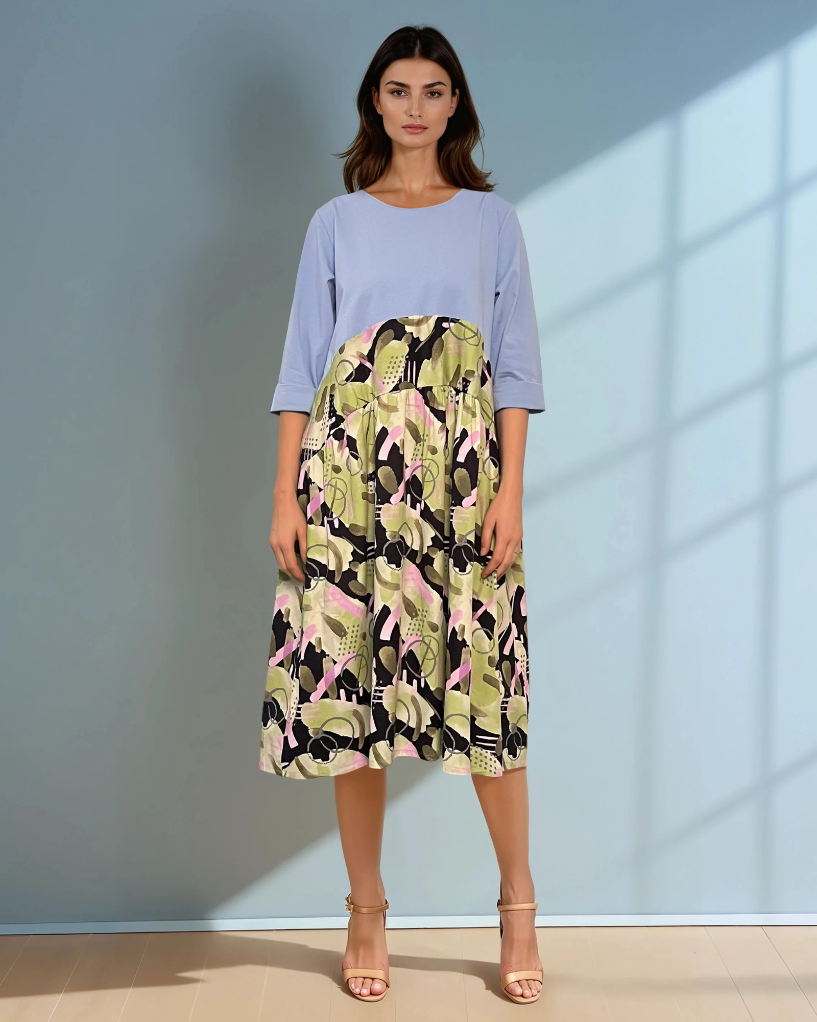 Rochie largă cu print la poale și mânecă 3/4 bleu 