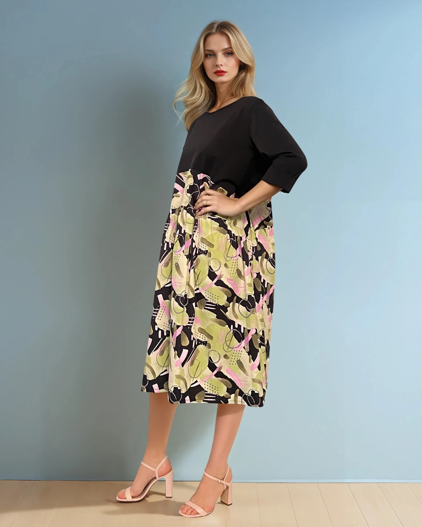 Rochie largă cu print la poale și mânecă 3/4 negru 