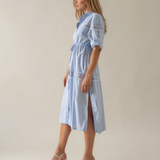 Rochie largă cu șiret în talie și broderie bleu PR998