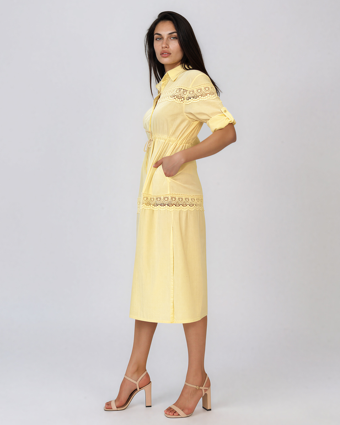 Rochie largă cu șiret în talie și broderie galben PR998