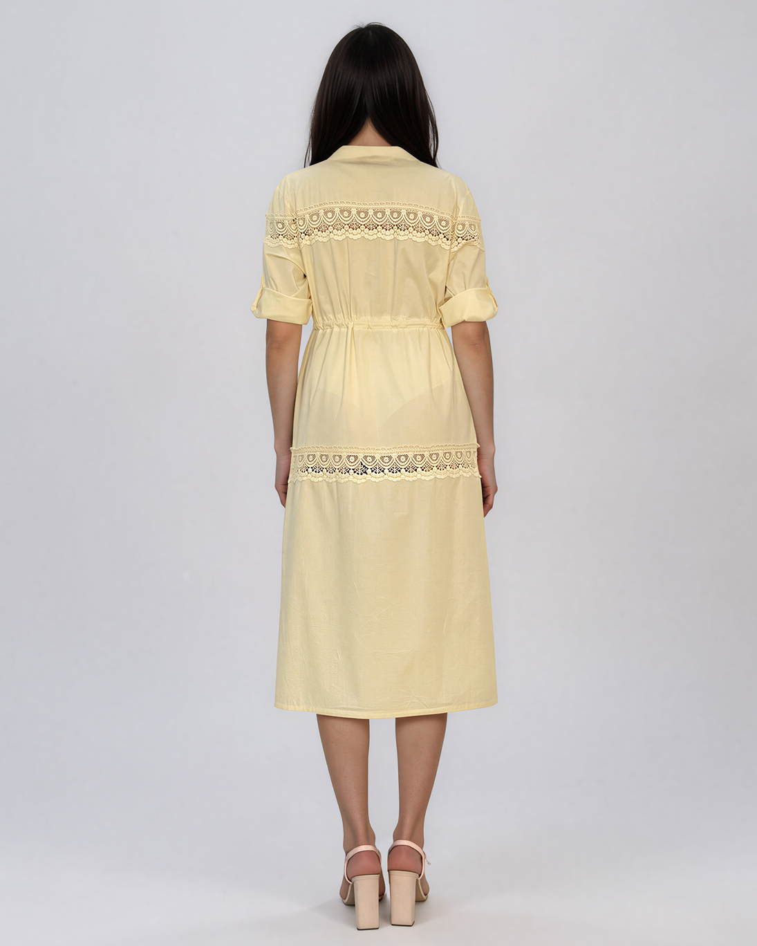 Rochie largă cu șiret în talie și broderie galben PR998