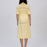 Rochie largă cu șiret în talie și broderie galben PR998