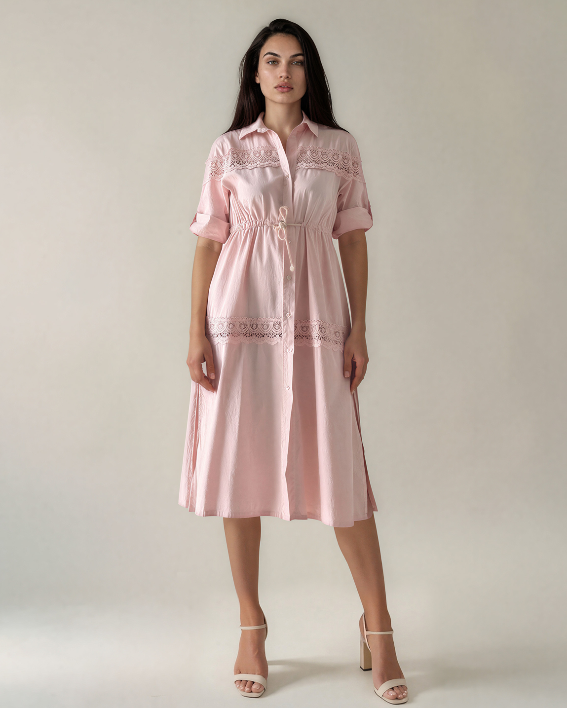 Rochie largă cu șiret în talie și broderie roz PR998