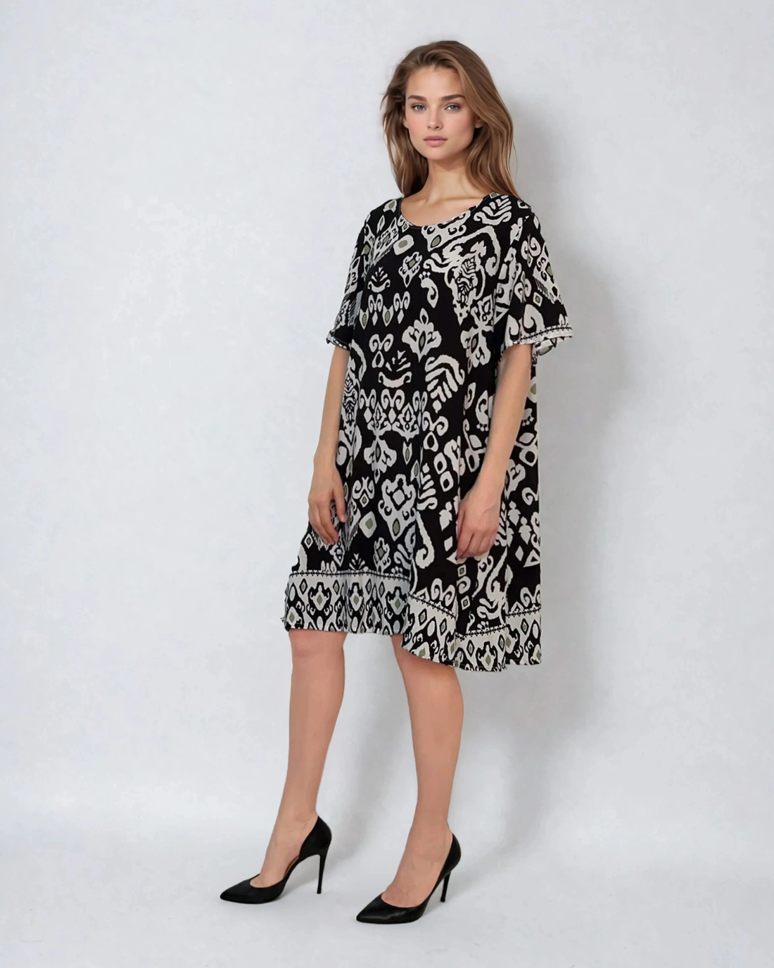 Rochie largă din vâscoză cu print oriental negru 