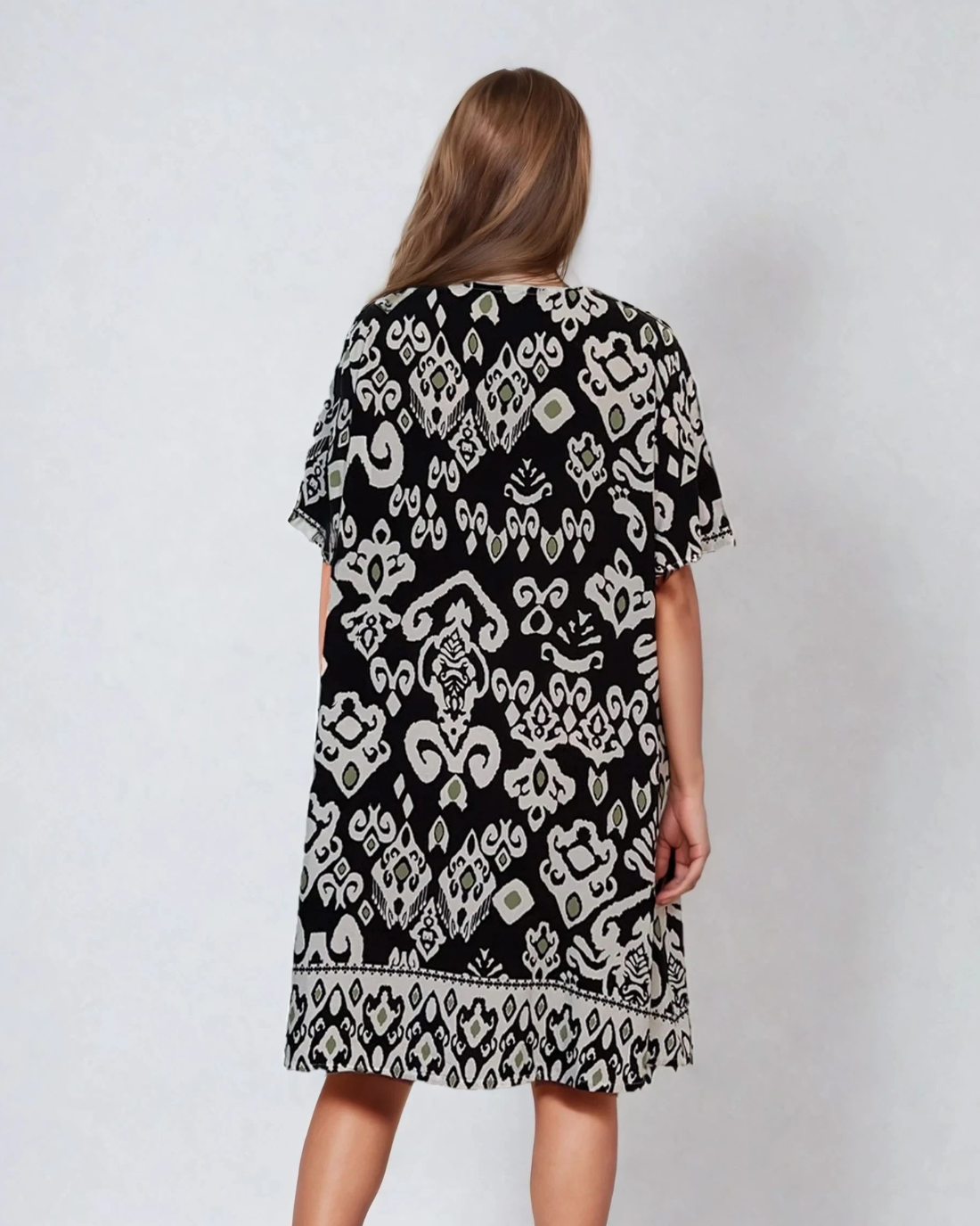 Rochie largă din vâscoză cu print oriental negru 