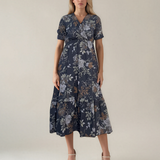 Rochie lungă cu imprimeu floral, decolteu petrecut și volane bleumarin PR994