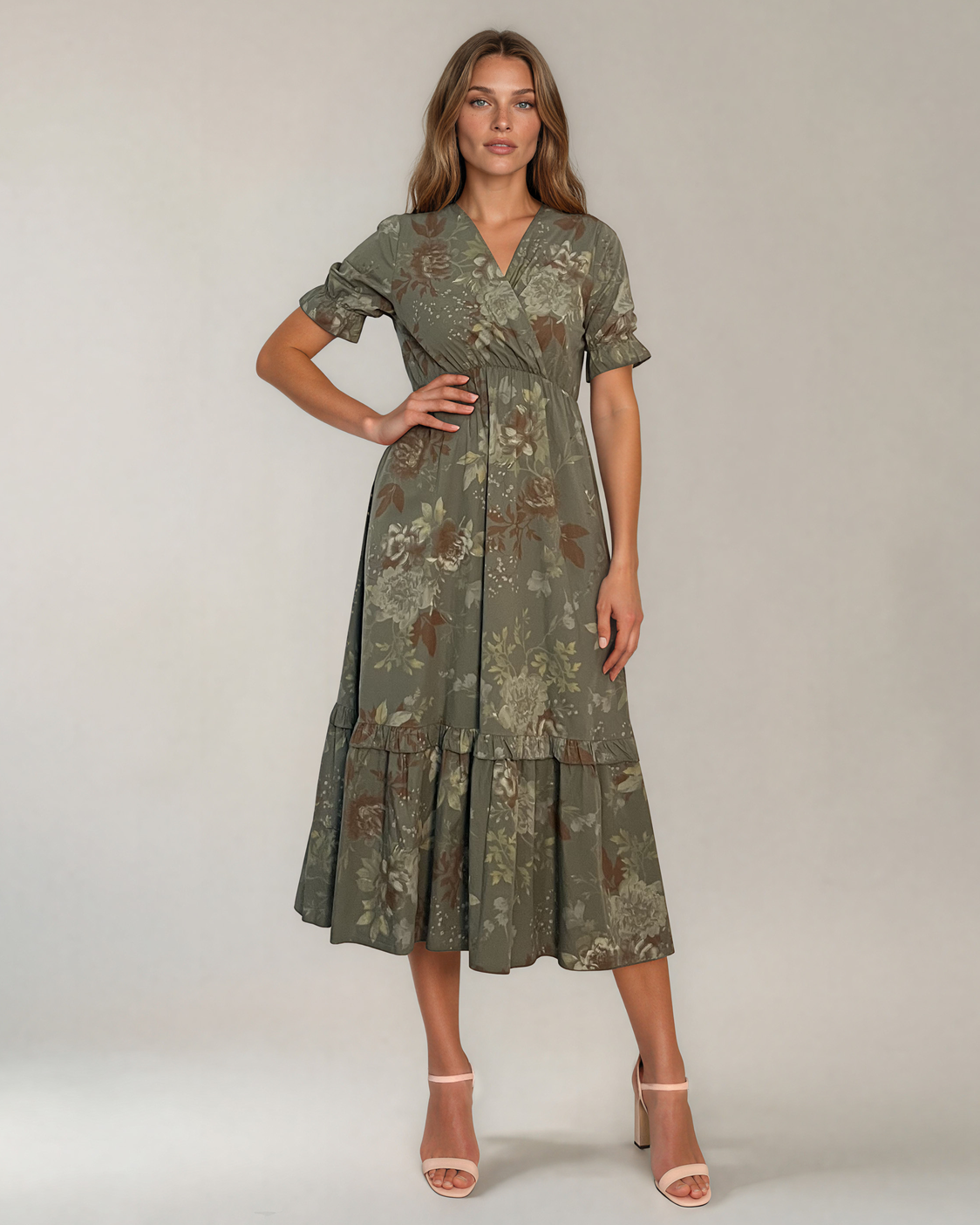 Rochie lungă cu imprimeu floral, decolteu petrecut și volane kaki PR994