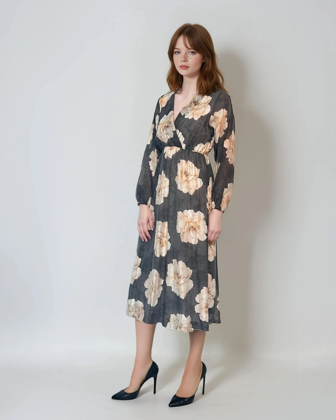 Rochie lungă cu print floral, mânecă lungă, elastic talie, decolteu în V negru 