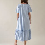 Rochie lungă cu volan, buzunare și nasturi decorativi pe spate bleu PR996