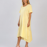 Rochie lungă cu volan, buzunare și nasturi decorativi pe spate galben PR996