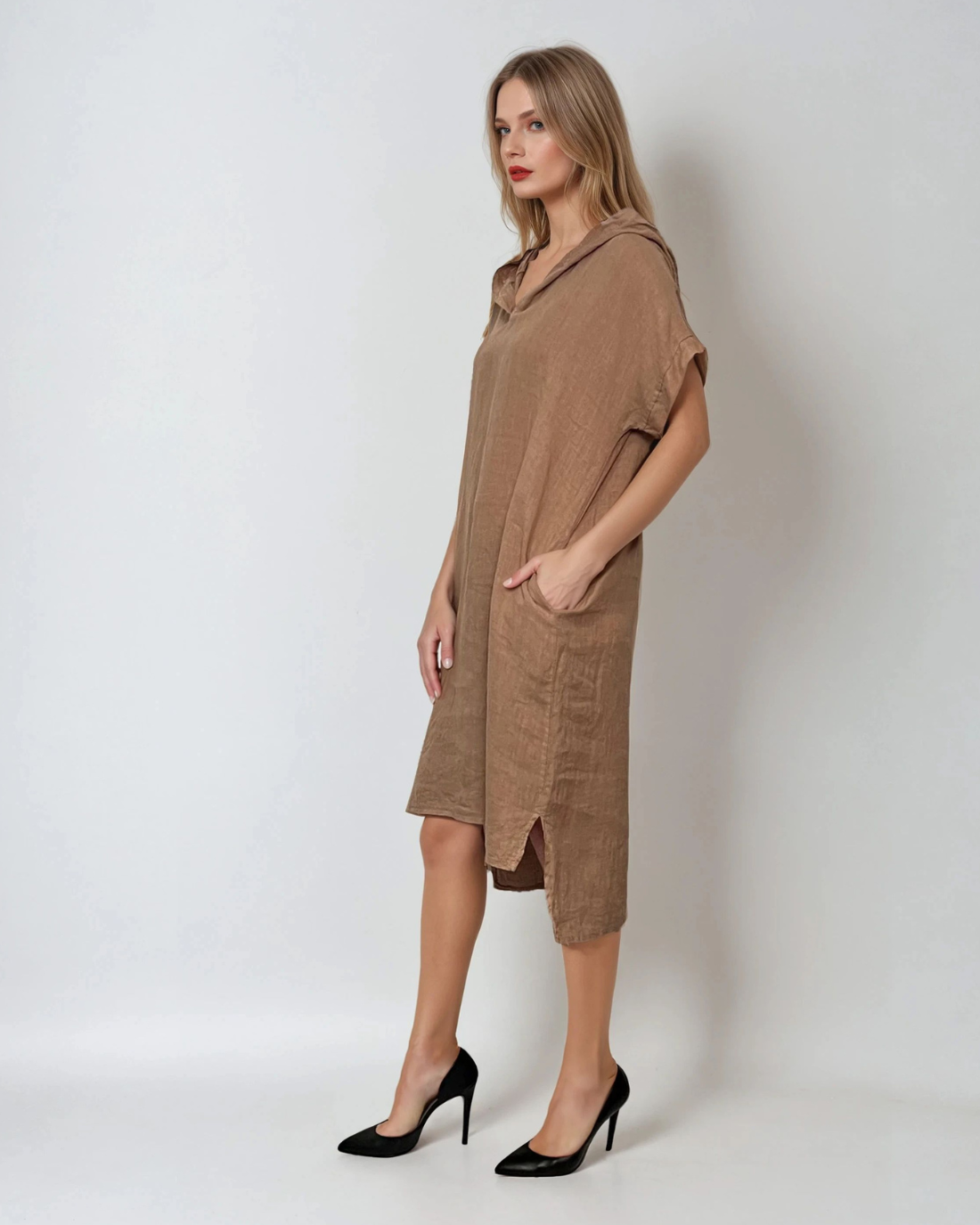 Rochie lungă în spate cu glugă și buzunare beige 