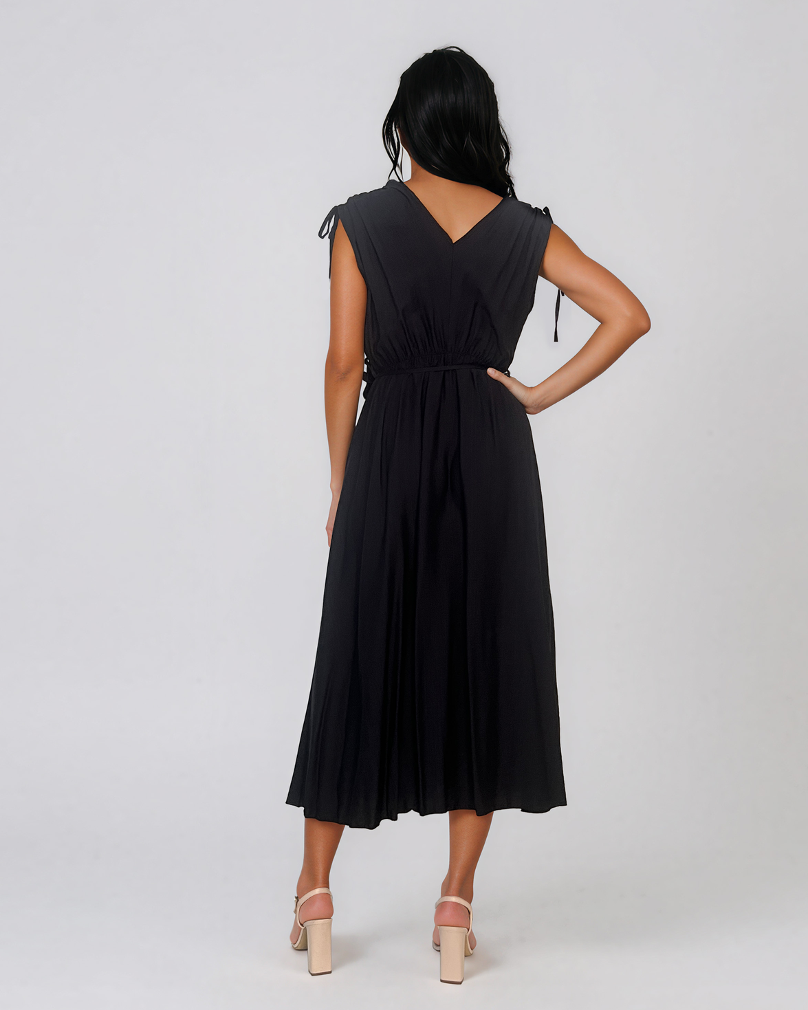 Rochie midi din vâscoză cu decolteu petrecut și umeri încrețiți bleumarin HL187