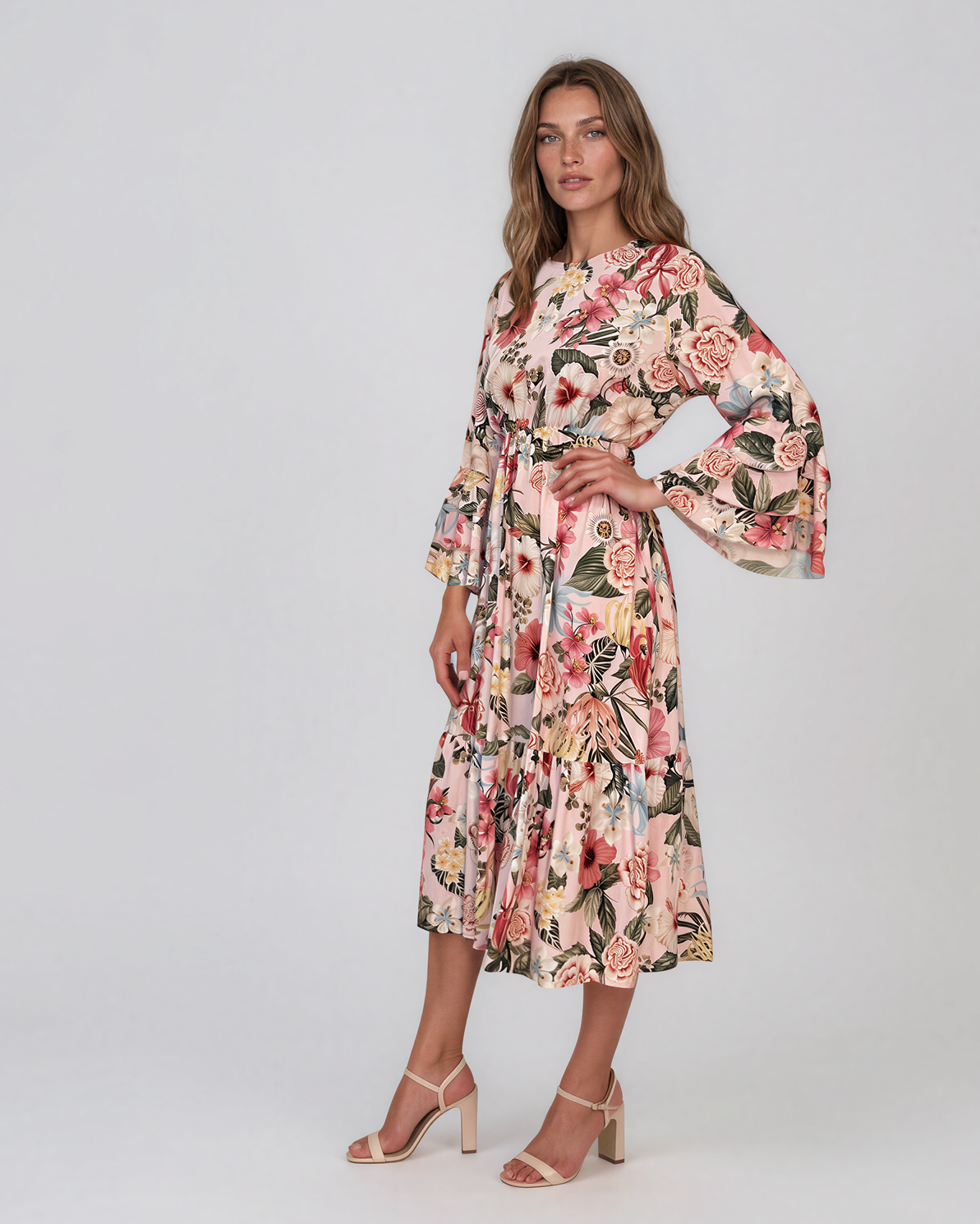 Rochie midi din vâscoză cu imprimeu floral și mâneci cu volan roz HL157