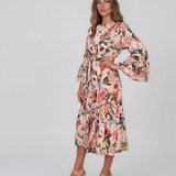 Rochie midi din vâscoză cu imprimeu floral și mâneci cu volan roz HL157