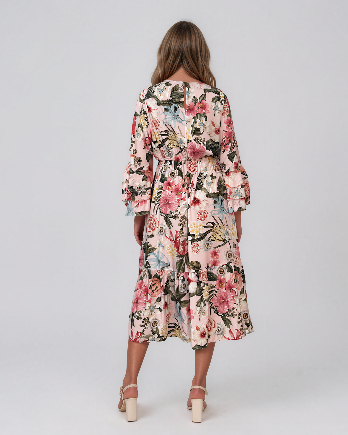 Rochie midi din vâscoză cu imprimeu floral și mâneci cu volan roz HL157