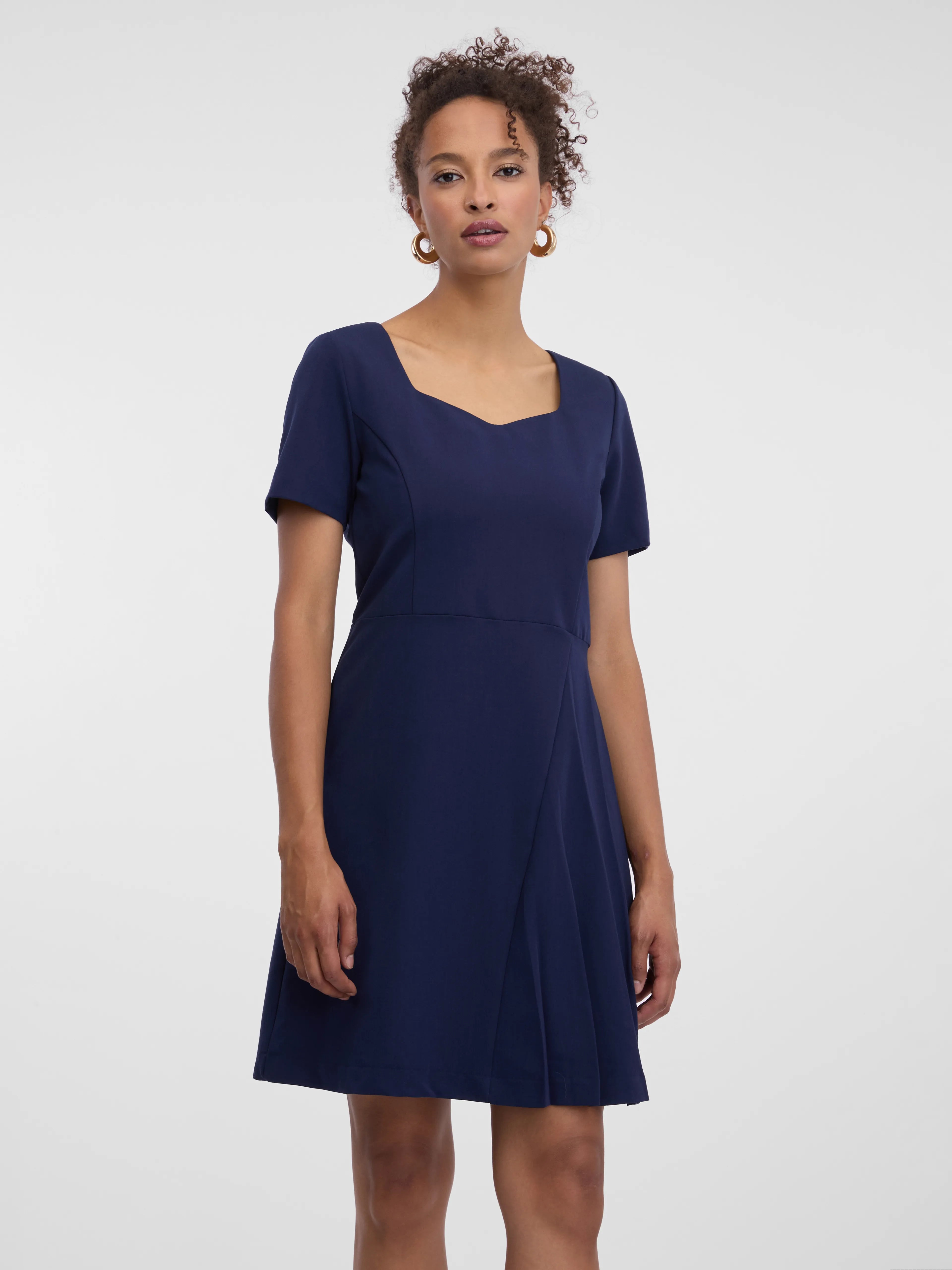 Rochie midi elegantă cu mânecă scurtă și pliuri ORSAY bleumarin ORS007