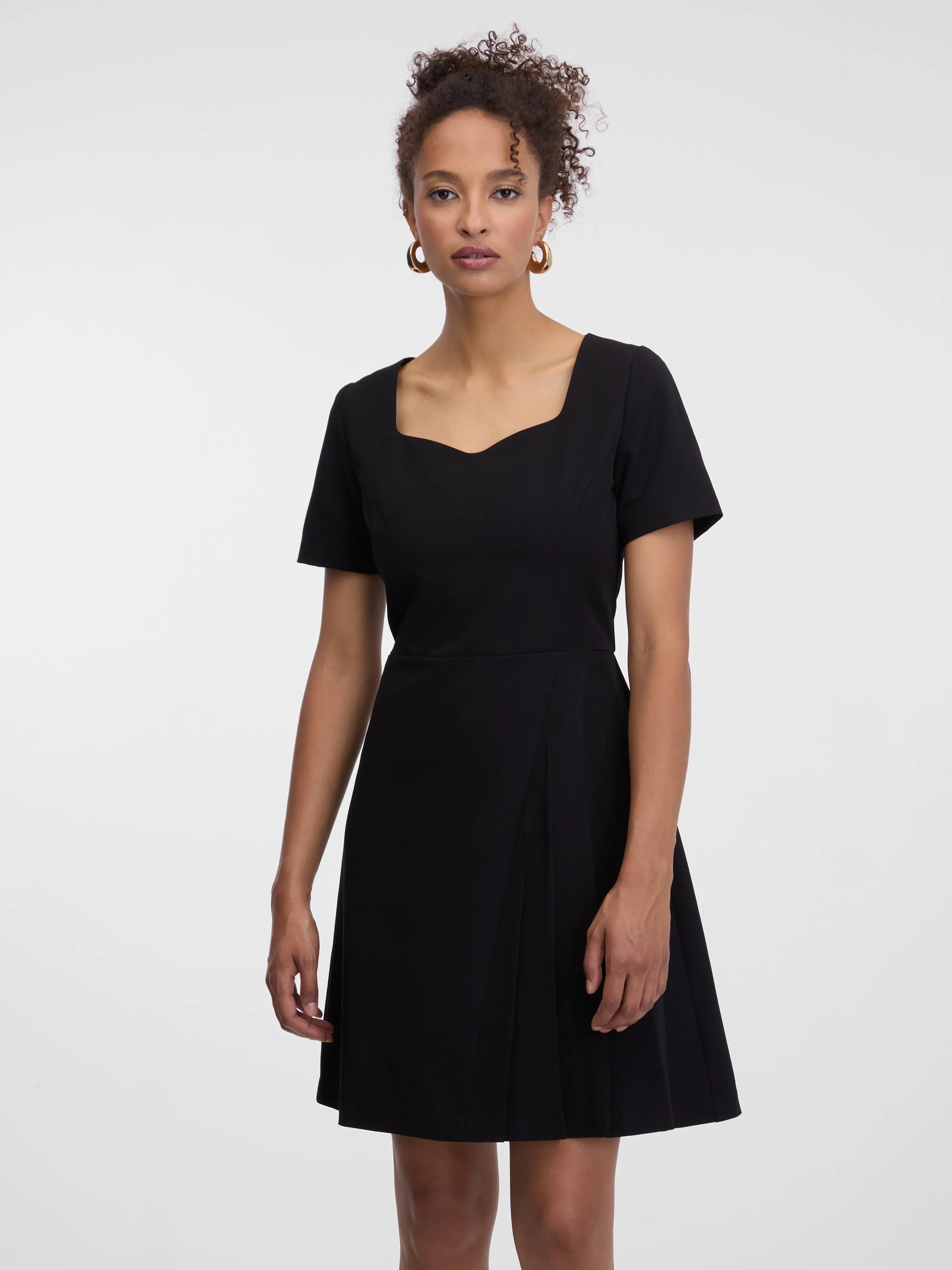Rochie midi elegantă cu mânecă scurtă și pliuri ORSAY negru ORS007