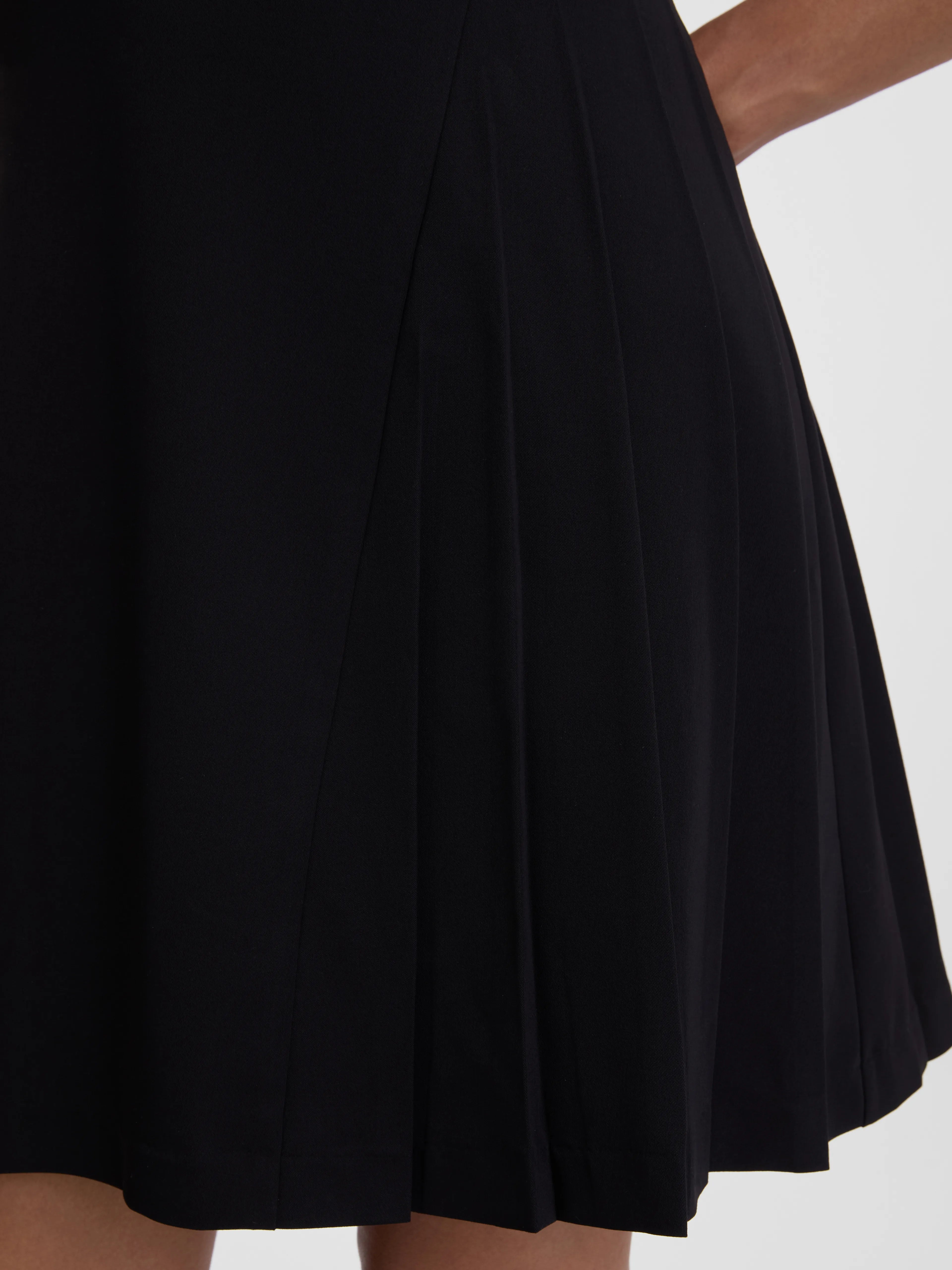Rochie midi elegantă cu mânecă scurtă și pliuri ORSAY negru ORS007