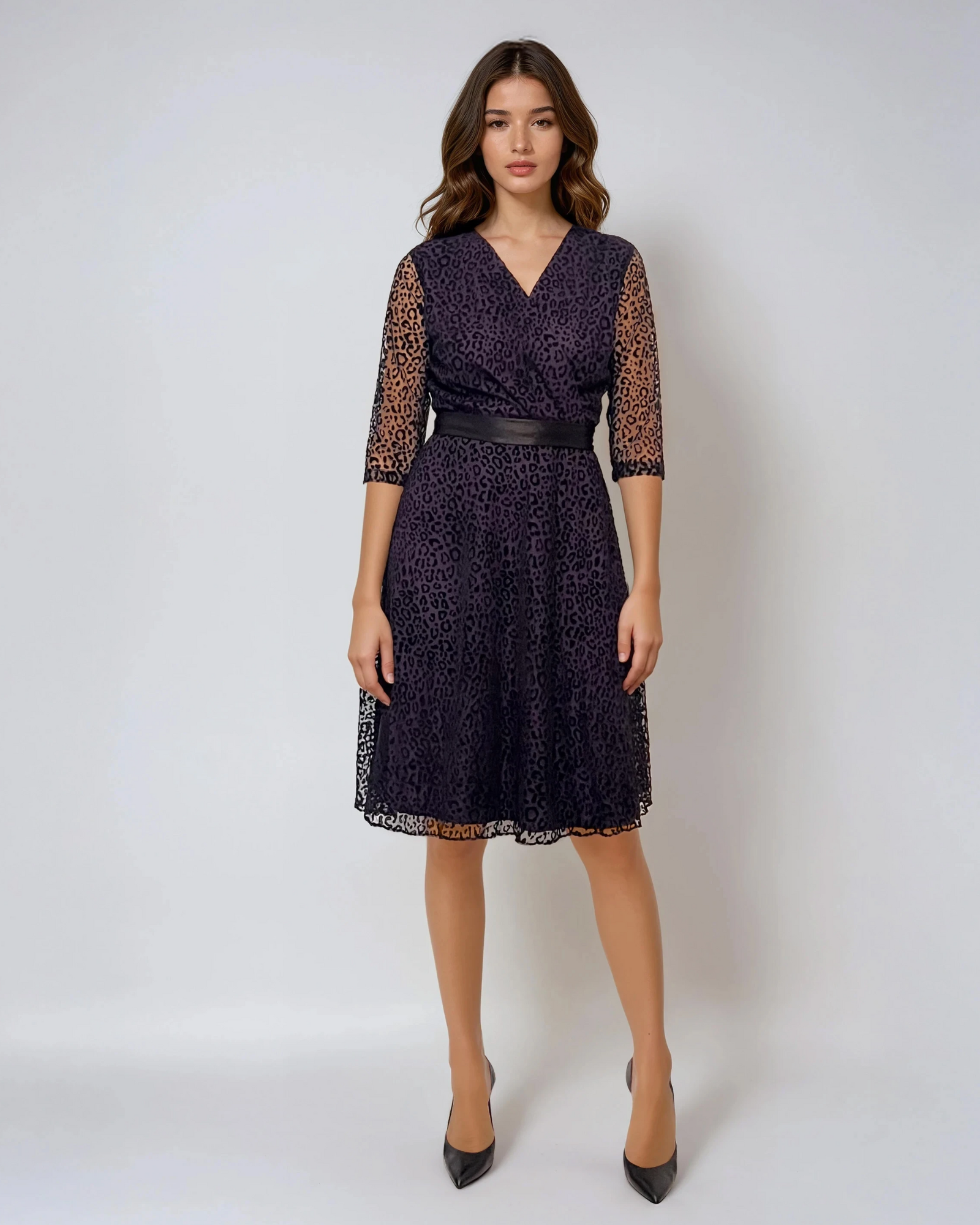 Rochie midi mov cu mâneci 3/4 din dantelă, elegantă pentru evenimente mov 
