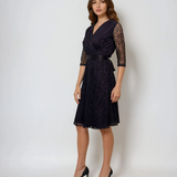Rochie midi mov cu mâneci 3/4 din dantelă, elegantă pentru evenimente mov 
