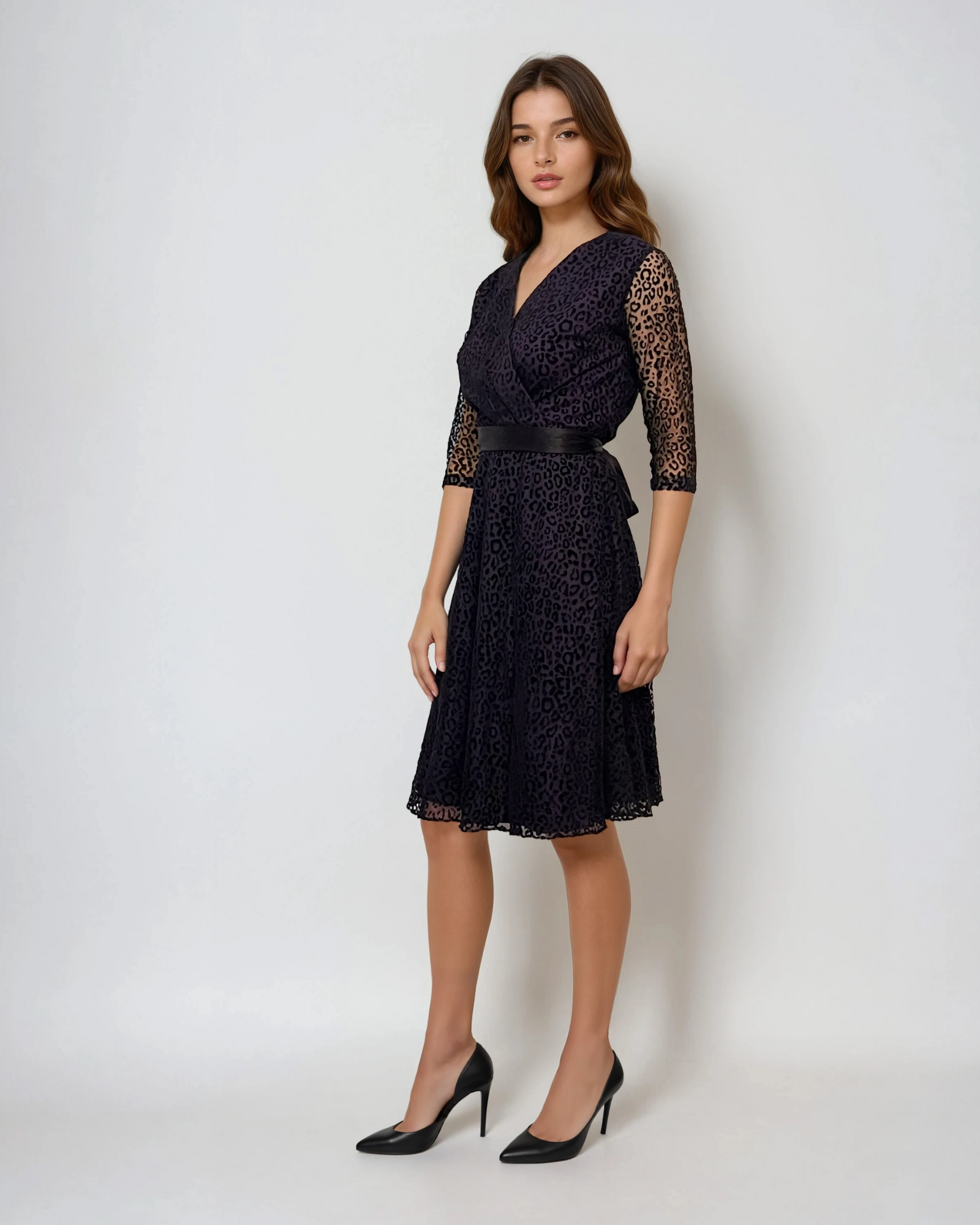Rochie midi mov cu mâneci 3/4 din dantelă, elegantă pentru evenimente mov 