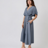 Rochie midi petrecută din vâscoză cu mâneci fluture și cordon albastru jeans HL186