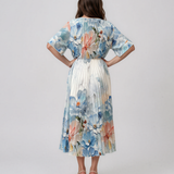 Rochie midi plisată din material fin cu imprimeu floral acuarelat bleu HL192