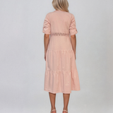 Rochie midi tip cămașă din bumbac cu broderie spartă pe bust și talie roz PR971