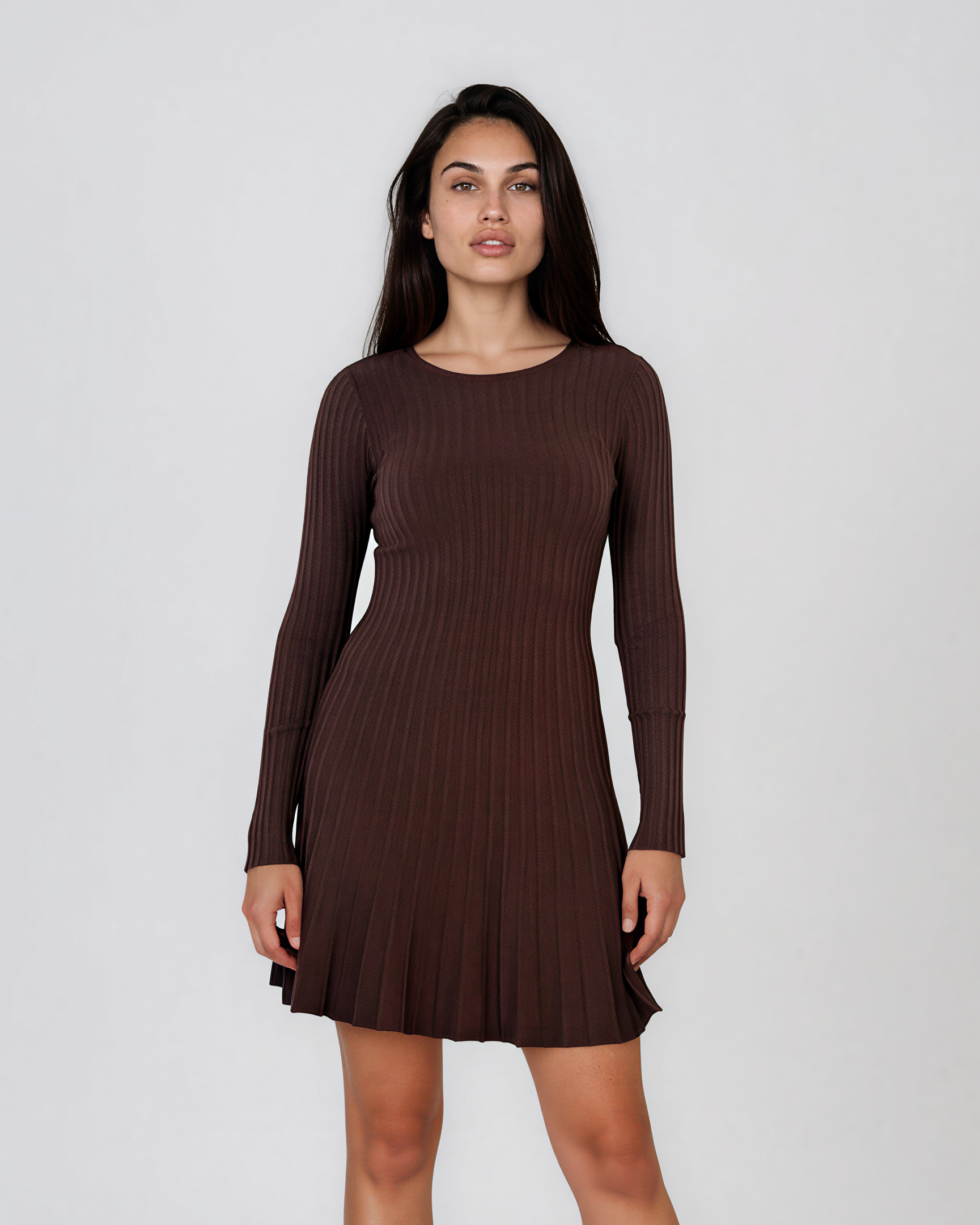 Rochie scurtă din tricot reiat cu fustă evazată maro DY733