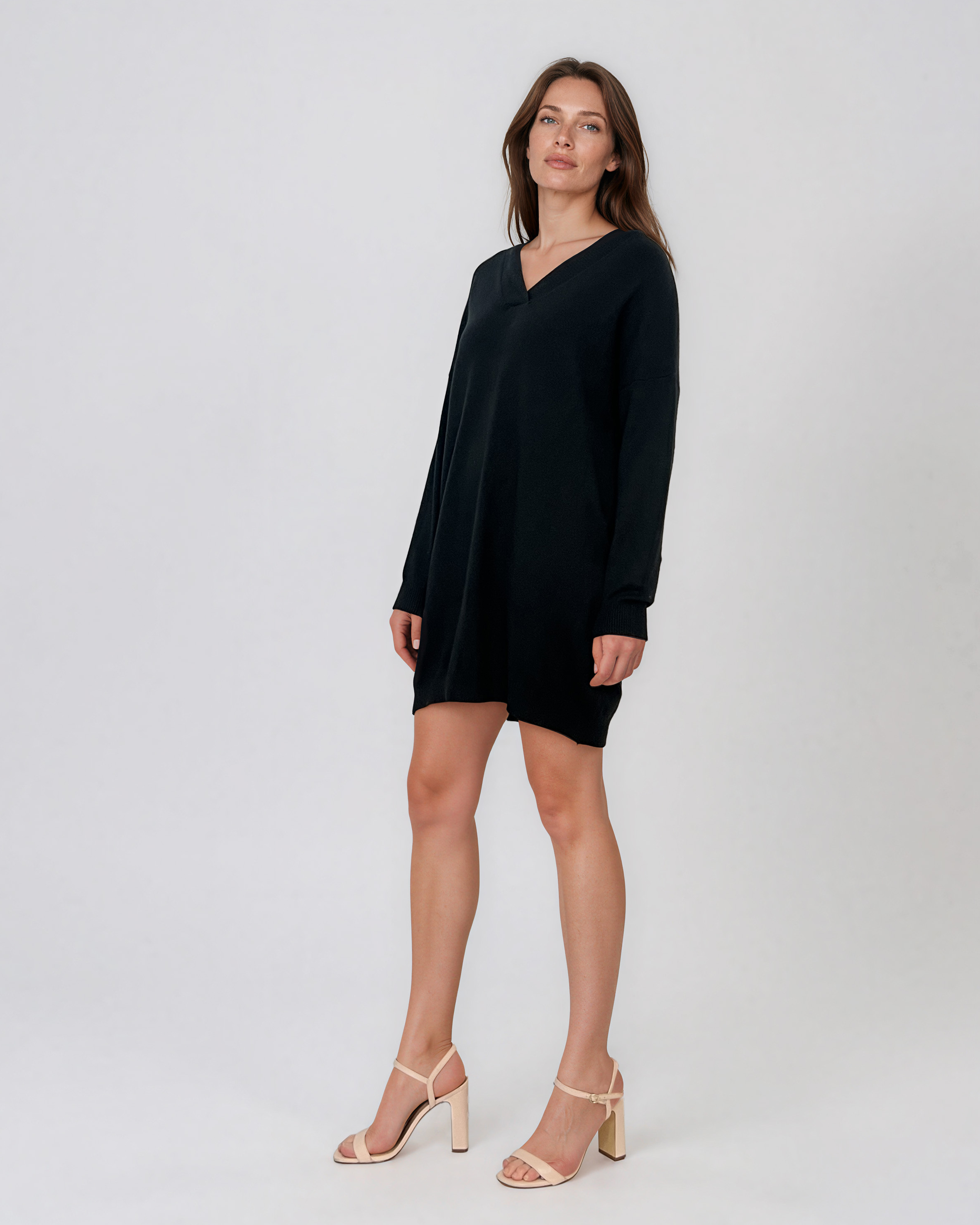 Rochie tip pulover cu decolteu în V negru HL246