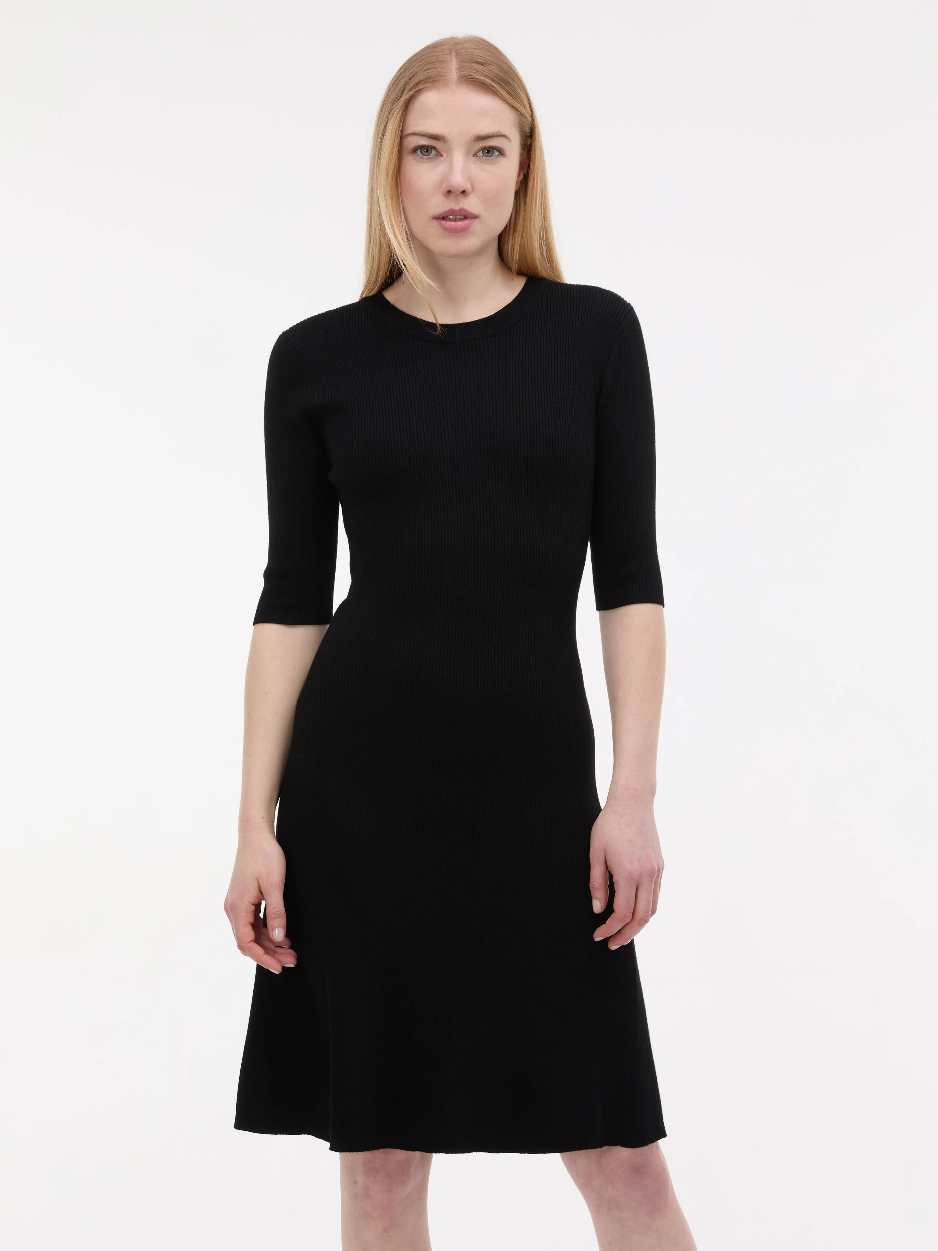 Rochie tricotată în formă de A cu mâneci trei sferturi neagră ORSAY negru ORS005