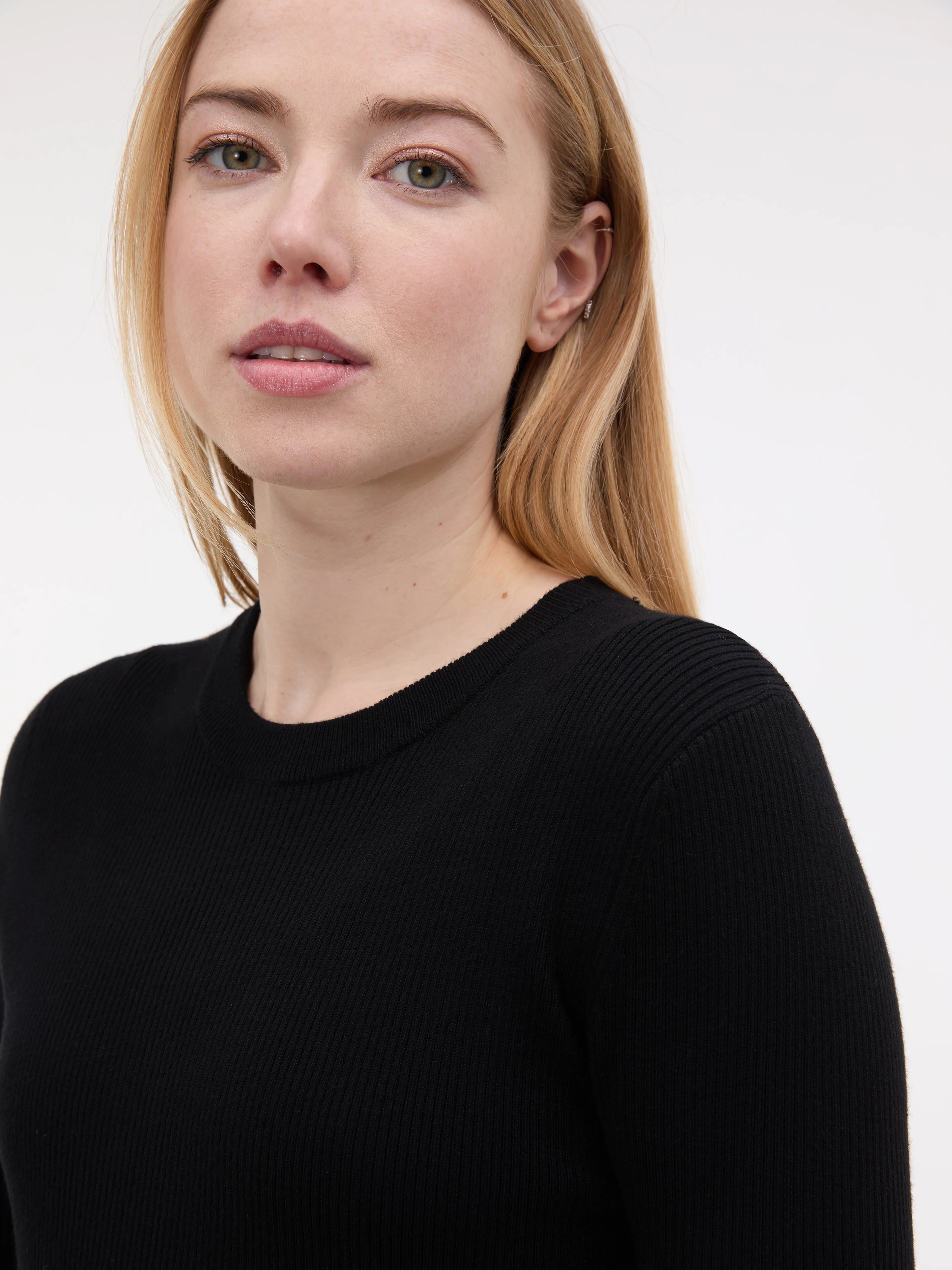 Rochie tricotată în formă de A cu mâneci trei sferturi neagră ORSAY negru ORS005