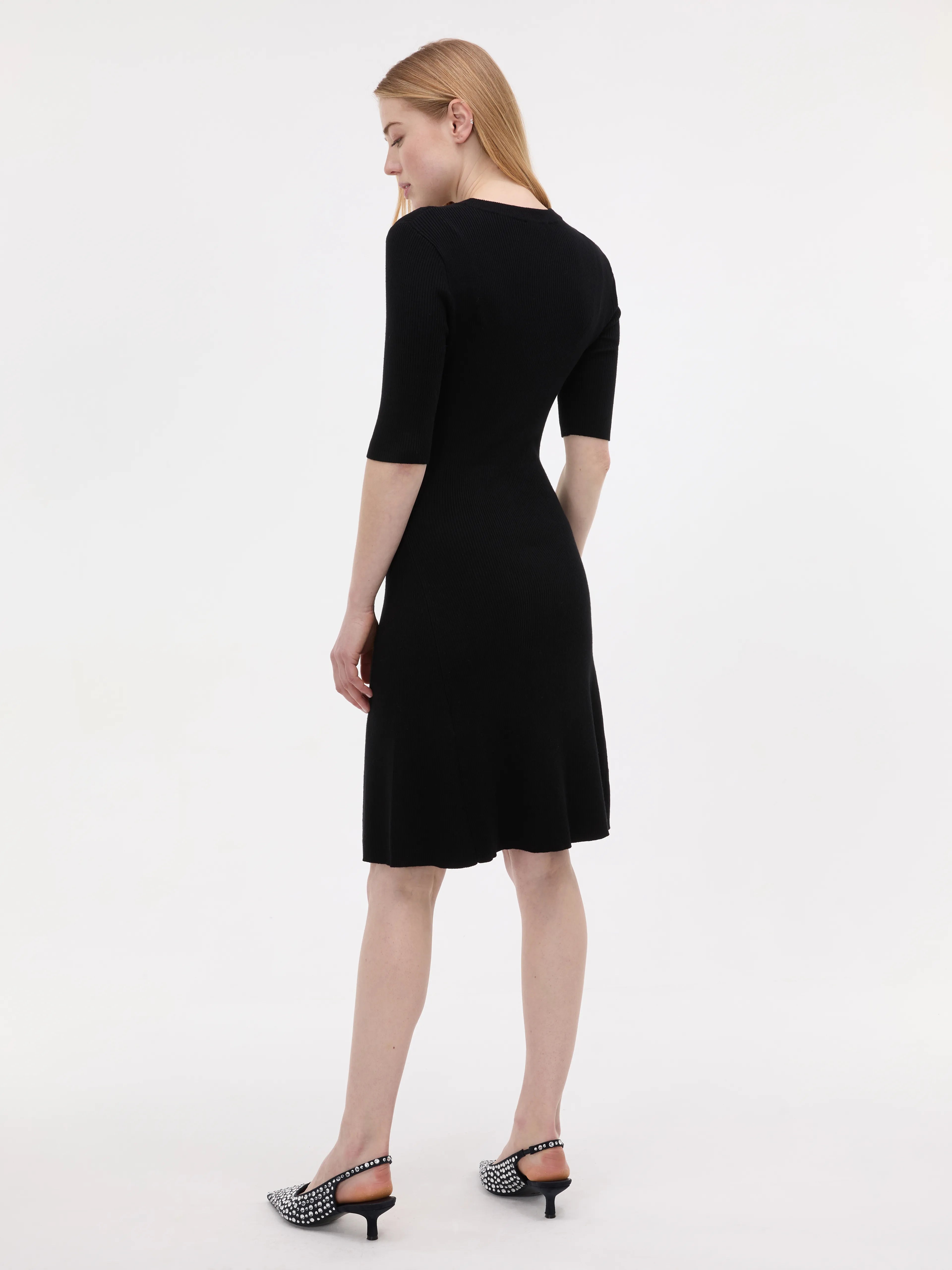 Rochie tricotată în formă de A cu mâneci trei sferturi neagră ORSAY negru ORS005