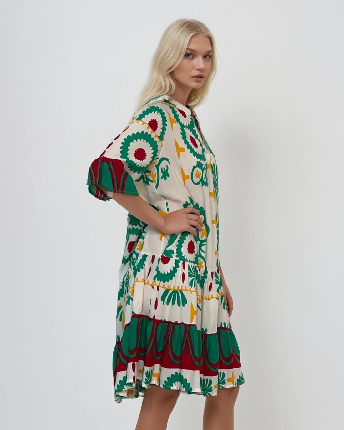 Rochie vaporoasă cu print floral și mânecă clopot verde 