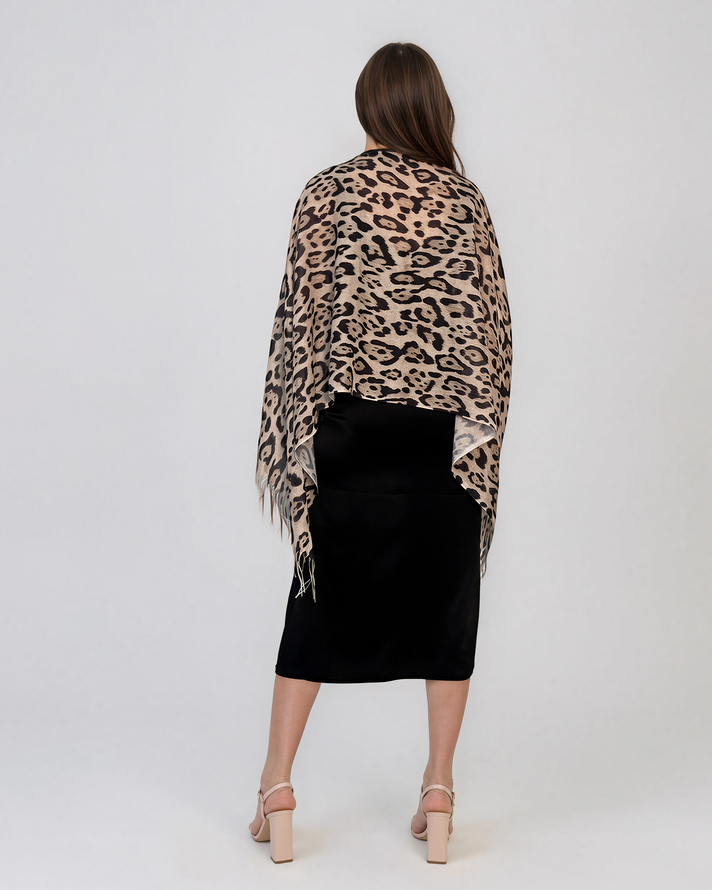 Şal cu imprimeu leopard şi franjuri off-white KE481