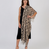 Şal cu imprimeu leopard şi franjuri off-white KE481