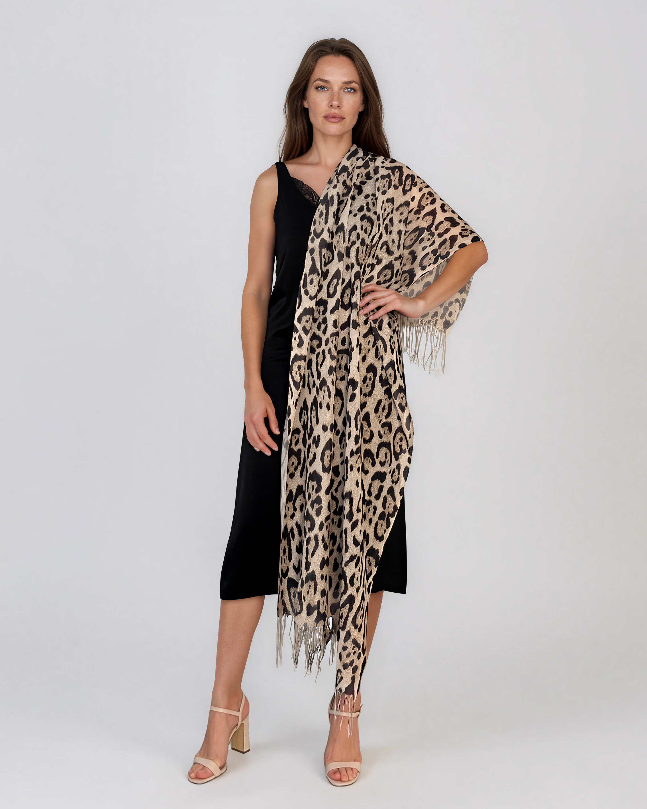 Şal cu imprimeu leopard şi franjuri off-white KE481
