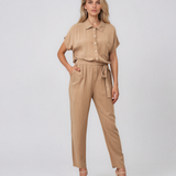 Salopetă din vâscoză cu pantalon conic și cordon în talie beige HL191