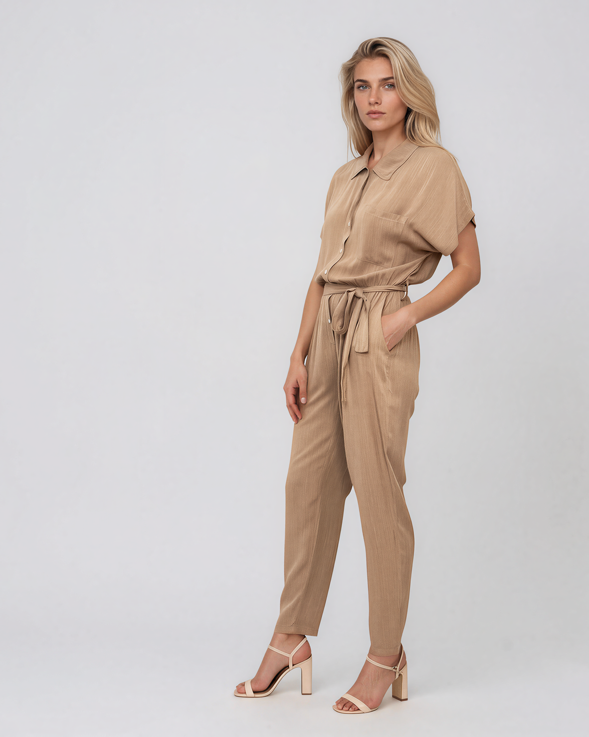 Salopetă din vâscoză cu pantalon conic și cordon în talie beige HL191