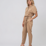 Salopetă din vâscoză cu pantalon conic și cordon în talie beige HL191