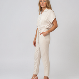 Salopetă din vâscoză cu pantalon conic și cordon în talie crem HL191