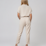 Salopetă din vâscoză cu pantalon conic și cordon în talie crem HL191